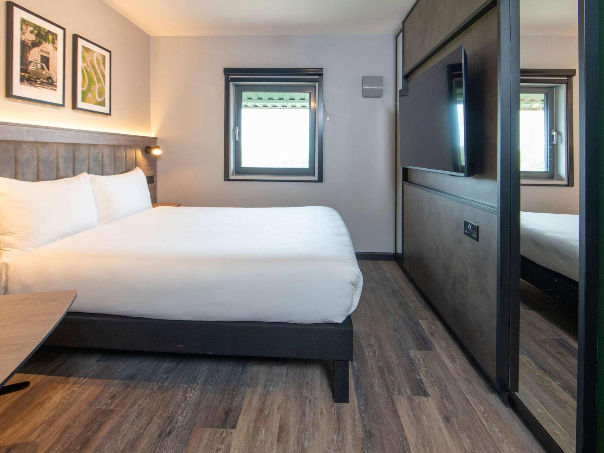 Hotel Ibis Styles London Gatwick Airport Crawley  Exterior foto