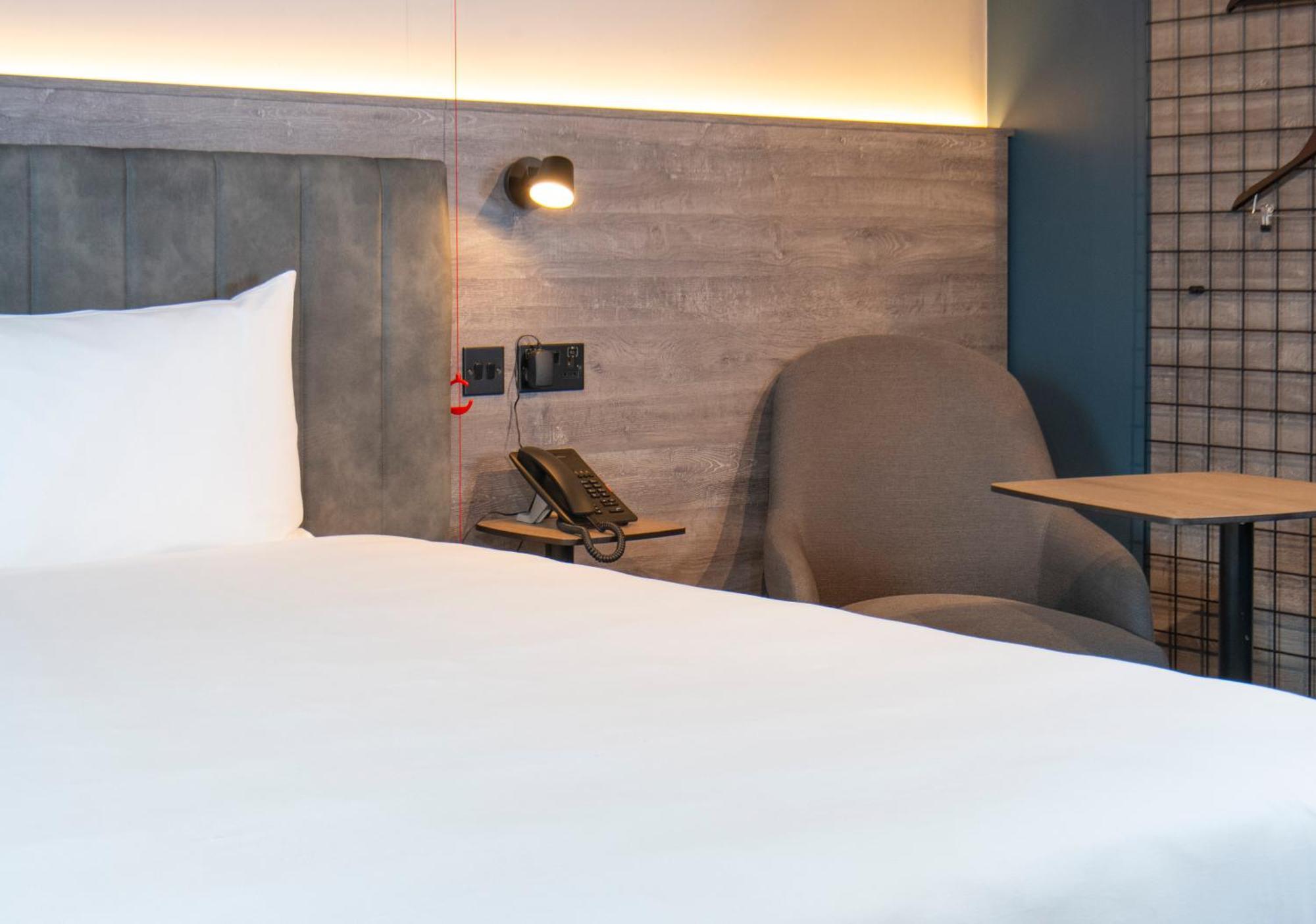 Hotel Ibis Styles London Gatwick Airport Crawley  Exterior foto